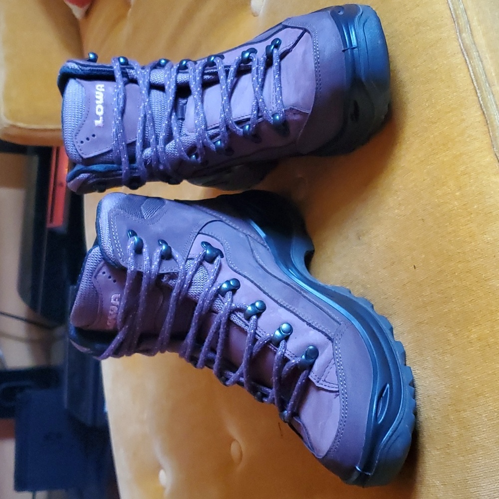 Lowa Renegade GTX Mid's Women's 8.5 Prune/Mauve Gore-Tex Hiking Boots